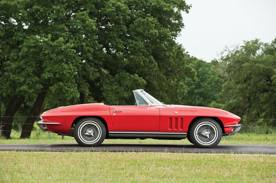  Chevrolet Corvette Stingray Convertible 1965 года  (фото 14 из 28)